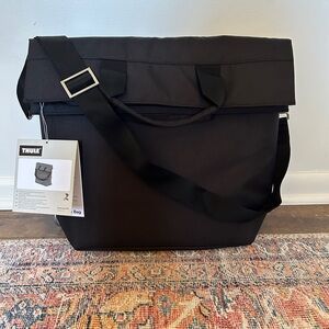 Thule Changing Bag - Midnight Black / Retail $130